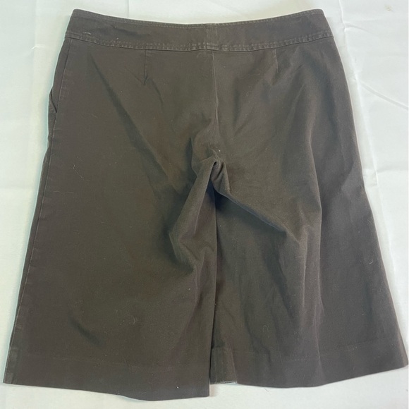 SAKS 5th Avenue brown Bermuda short. Flat fronts and a women’s size 8. - Picture 2 of 3